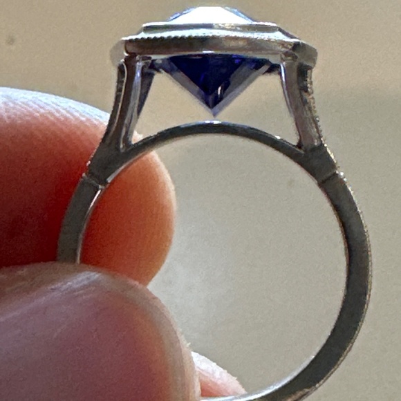 โจ TOP Color Tanzanite Ring with Natural Diamond Accents โจ (Over 5 Carats!)) - Picture 11 of 16
